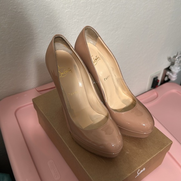 Updates Photos-Nude Patent used but in good condition Christian Louboutin Pumps. - Picture 10 of 11